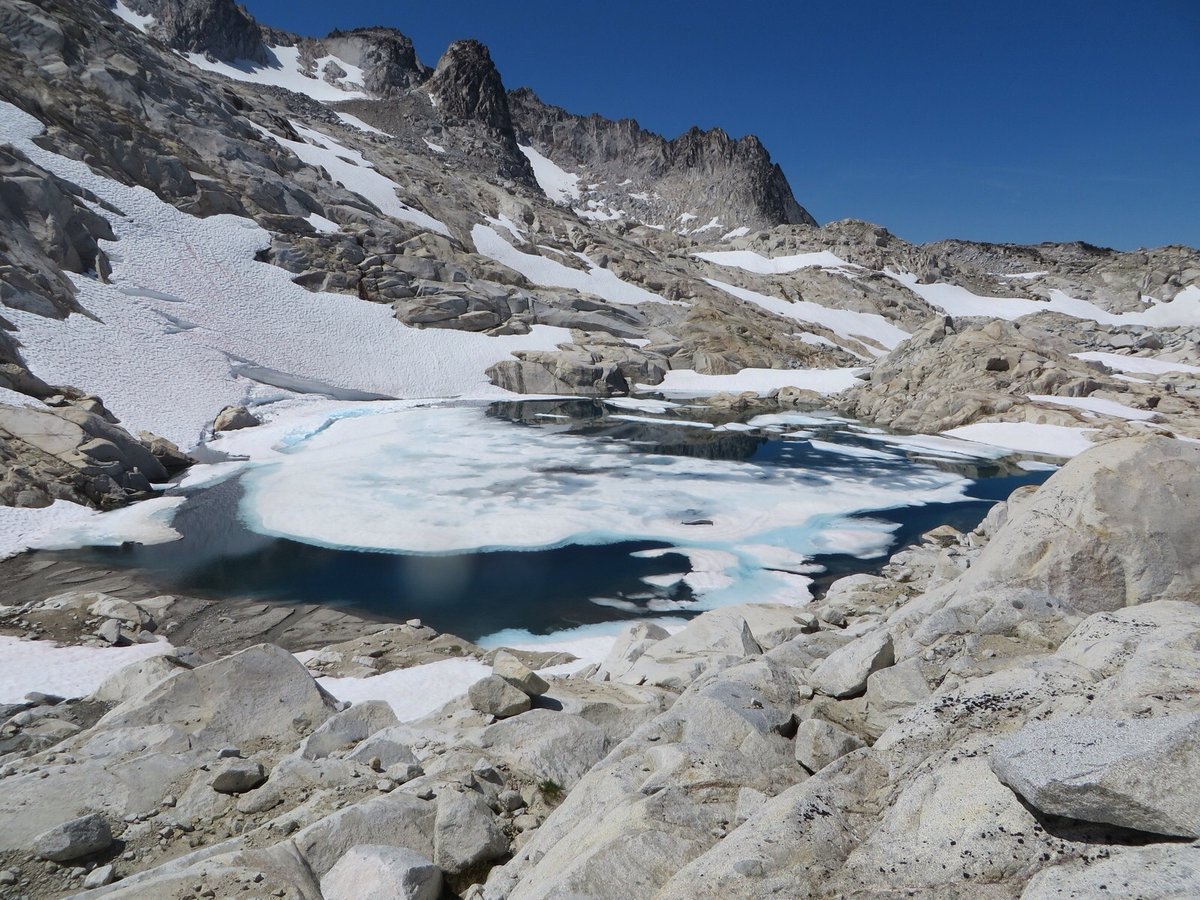 A blue slushy lake below Little Annapurna