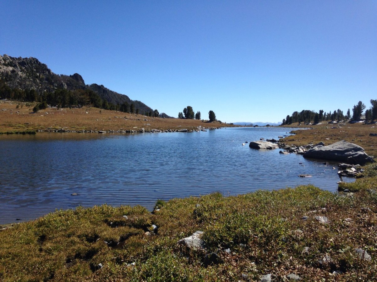 Nature's infinity pool: the alpine lake at the top of Beehive Basin
